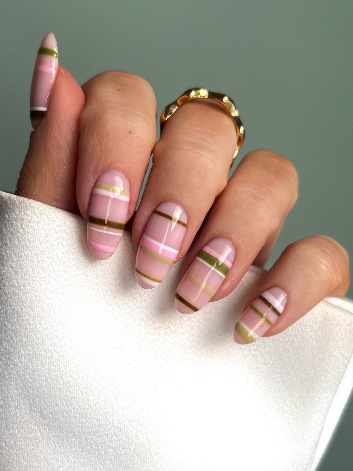 Маникюр весна 2026, который вытеснил классику: 10 трендов, от которых сложно отвести взгляд