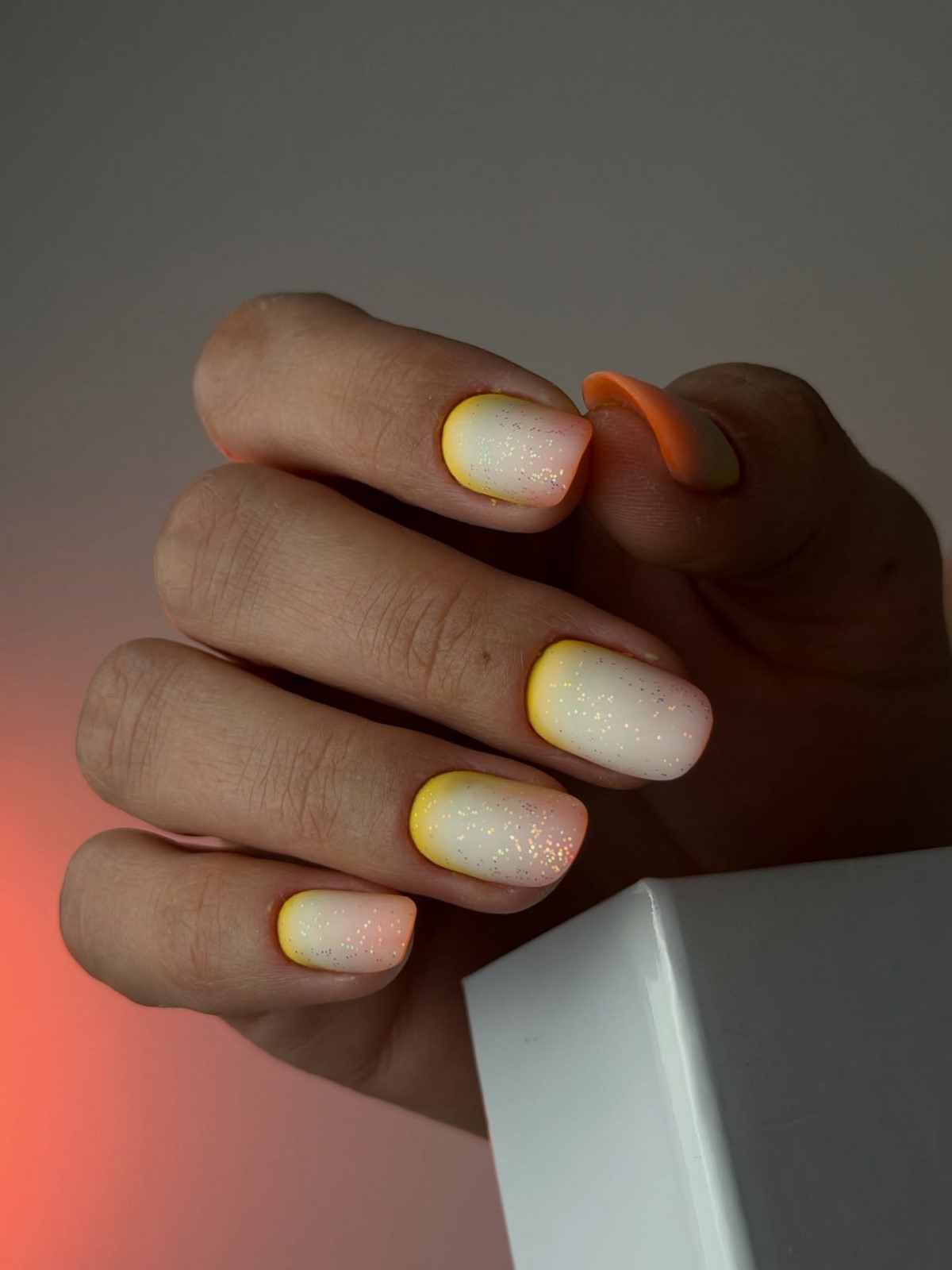 Овальные ногти весны: аккуратная форма, которая подходит почти всем