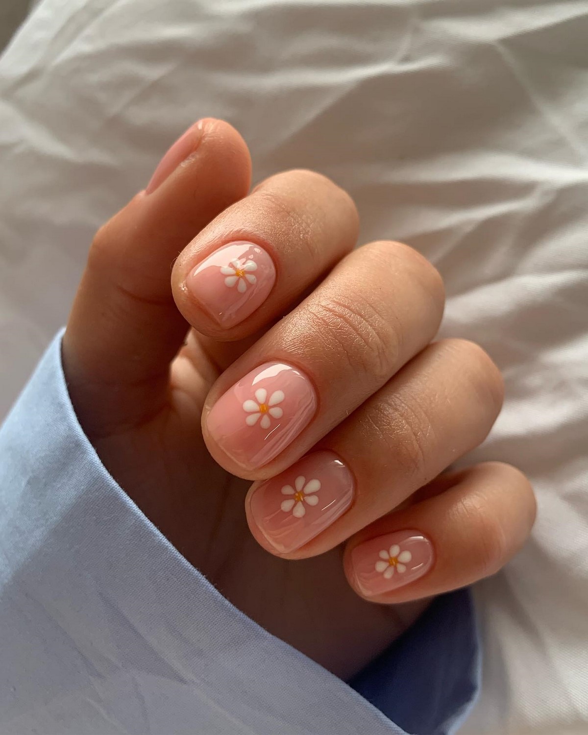 Овальные ногти весны: аккуратная форма, которая подходит почти всем