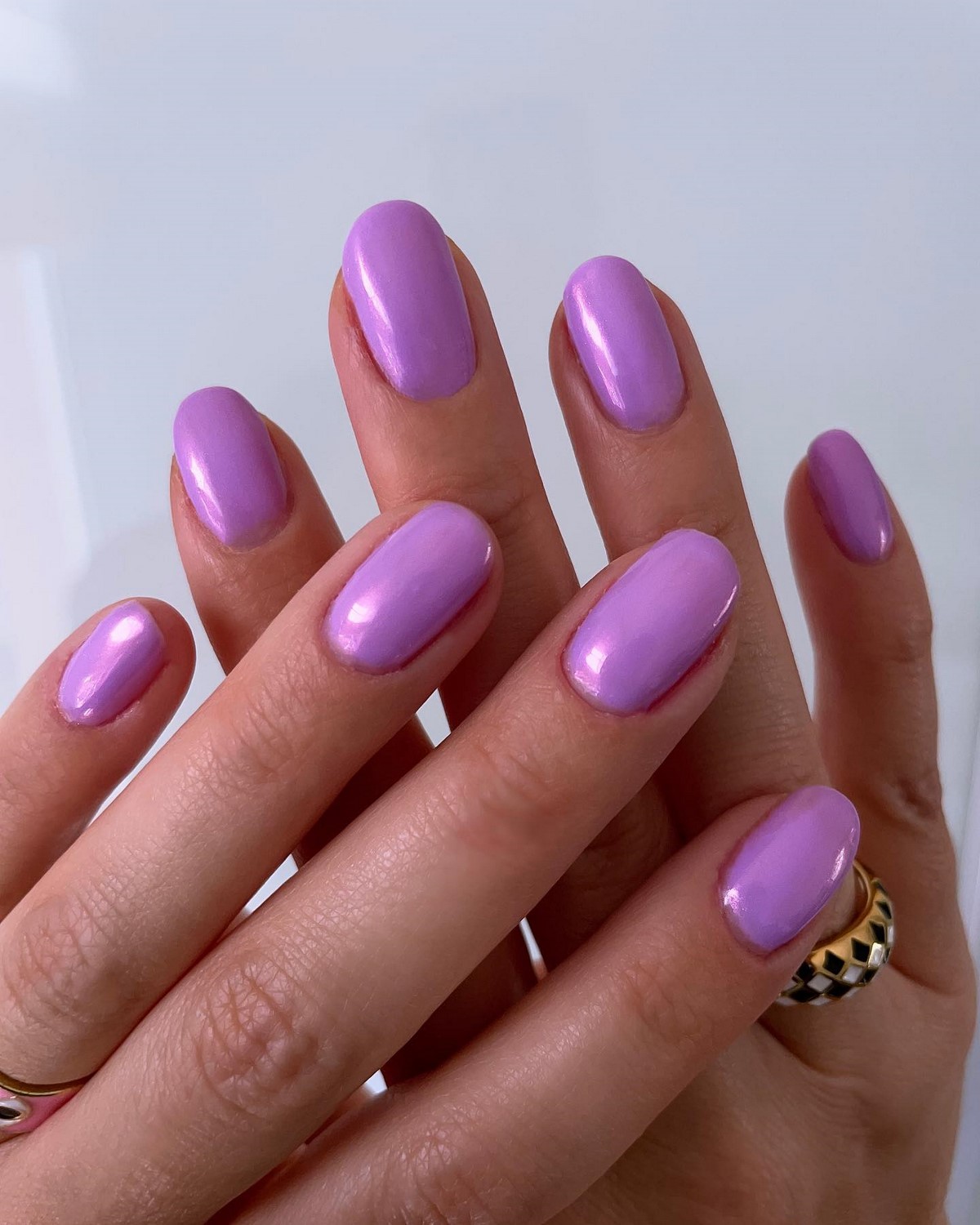 Лавандовый маникюр 2026: пастель, которая делает руки моложе