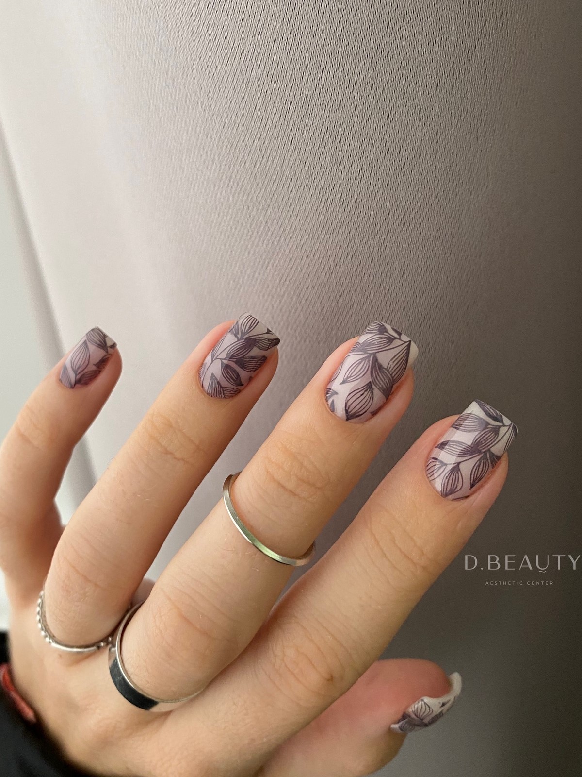 Квадратные ногти весны: форма, которая снова стала трендом