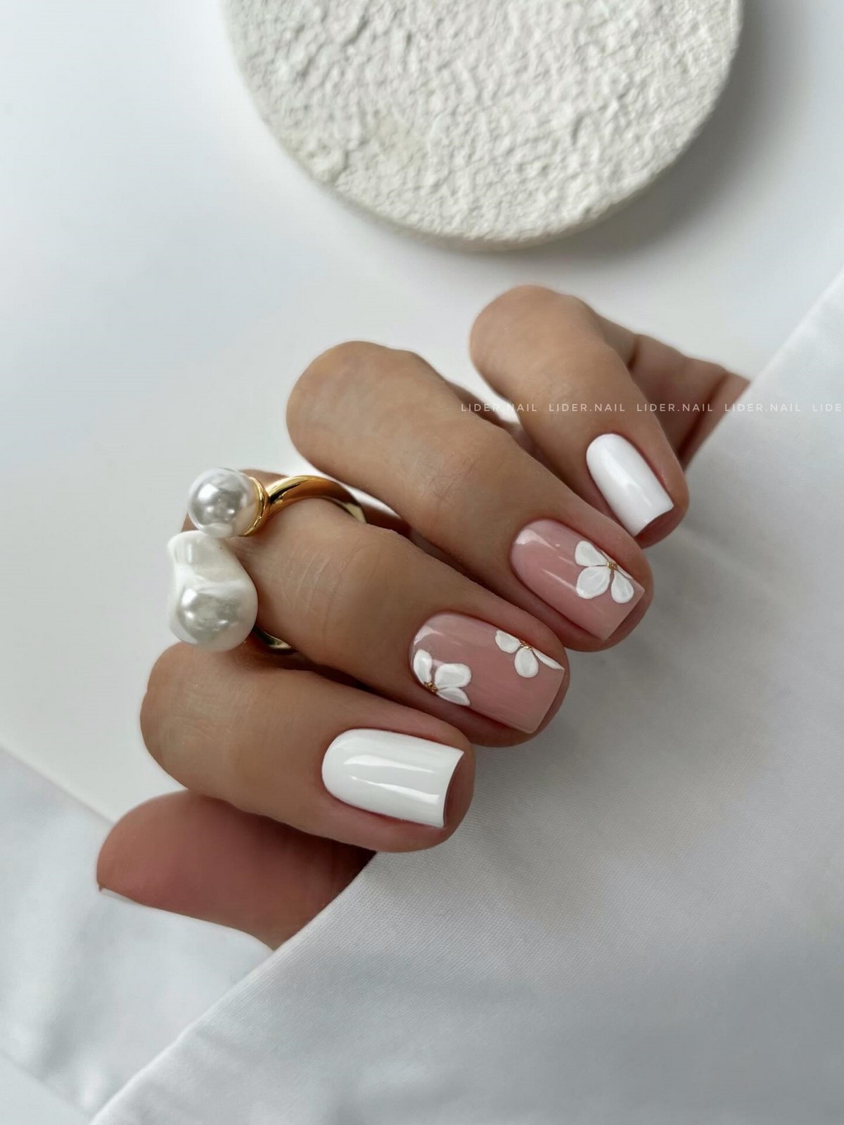 Квадратные ногти весны: форма, которая снова стала трендом