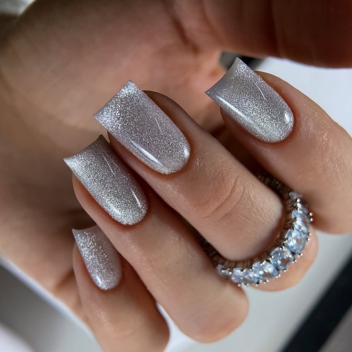 Квадратные ногти весны: форма, которая снова стала трендом