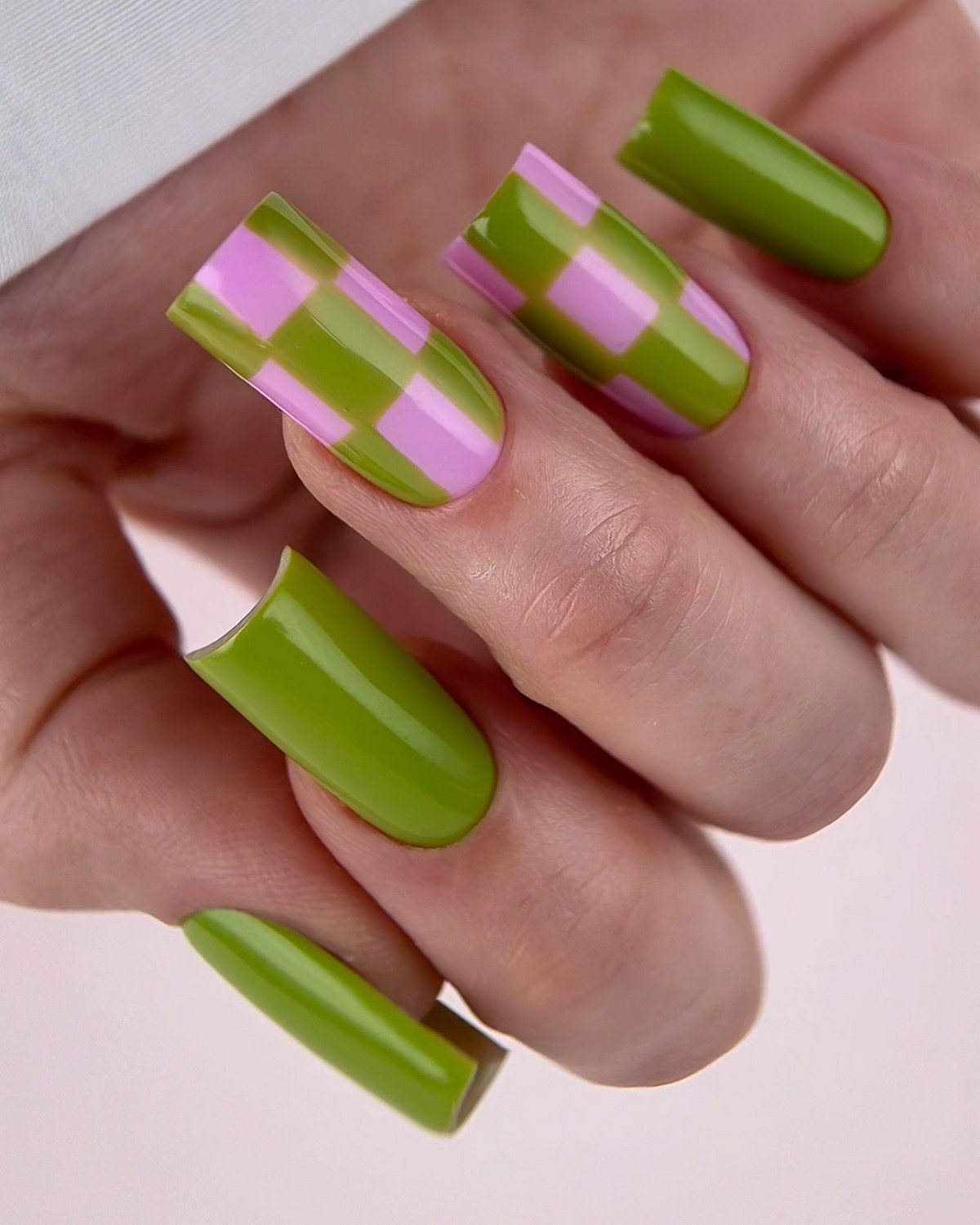 Квадратные ногти весны: форма, которая снова стала трендом