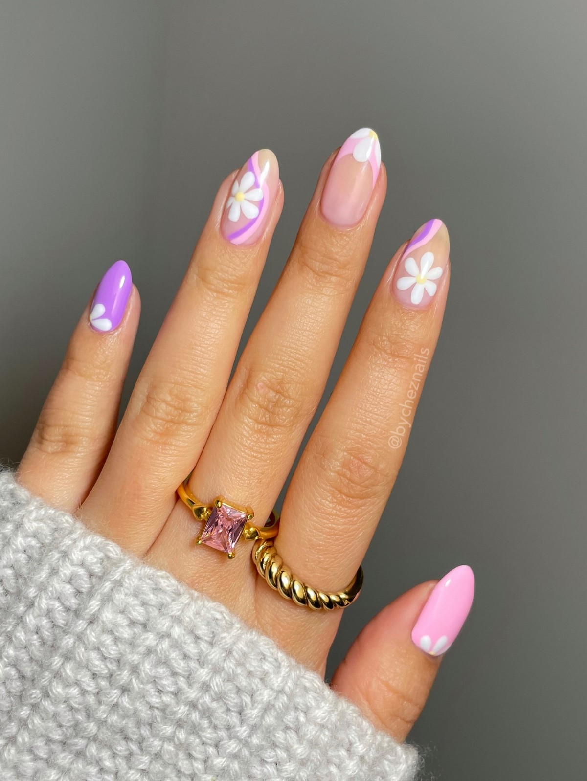 Лавандовый маникюр 2026: пастель, которая делает руки моложе