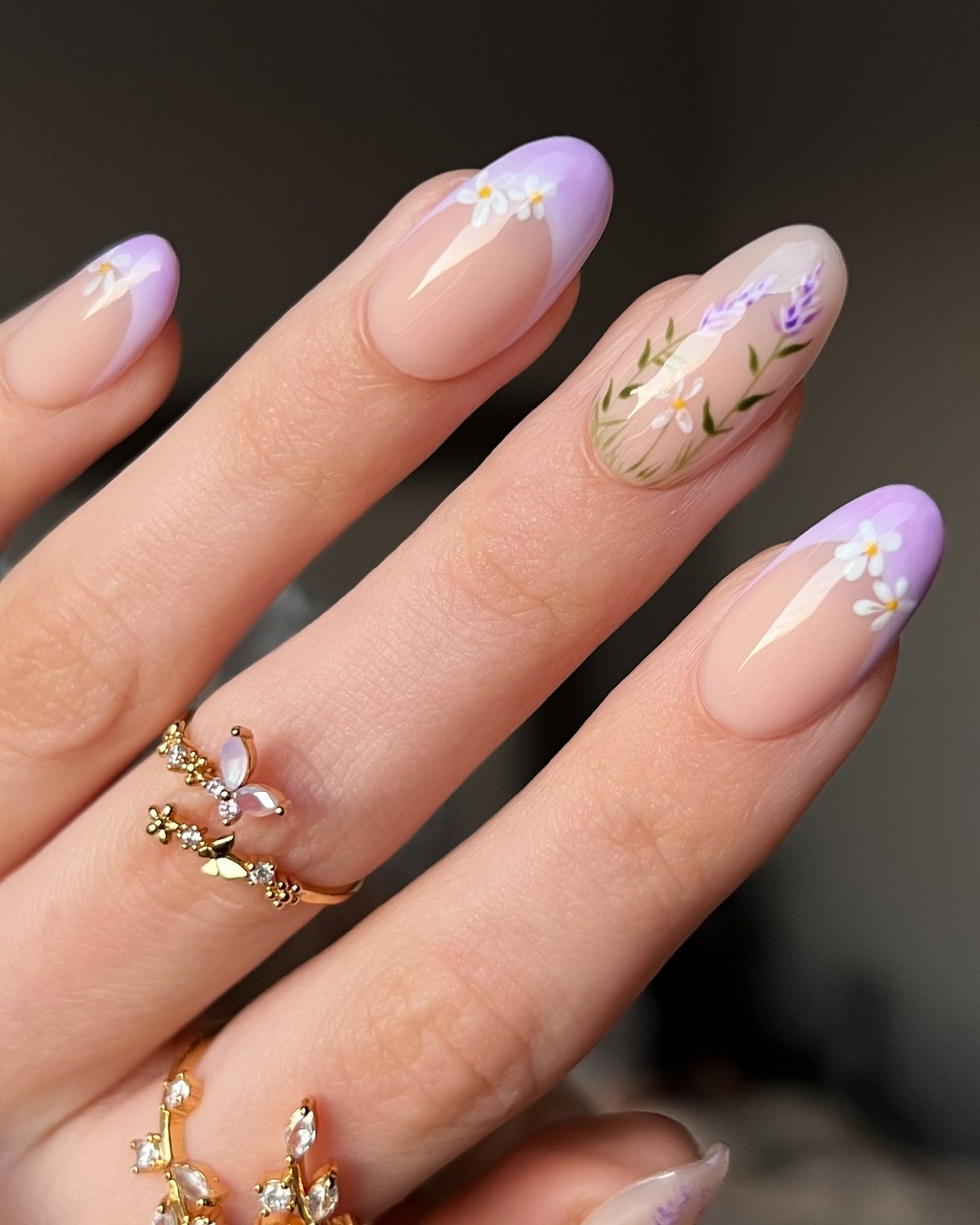 Лавандовый маникюр 2026: пастель, которая делает руки моложе