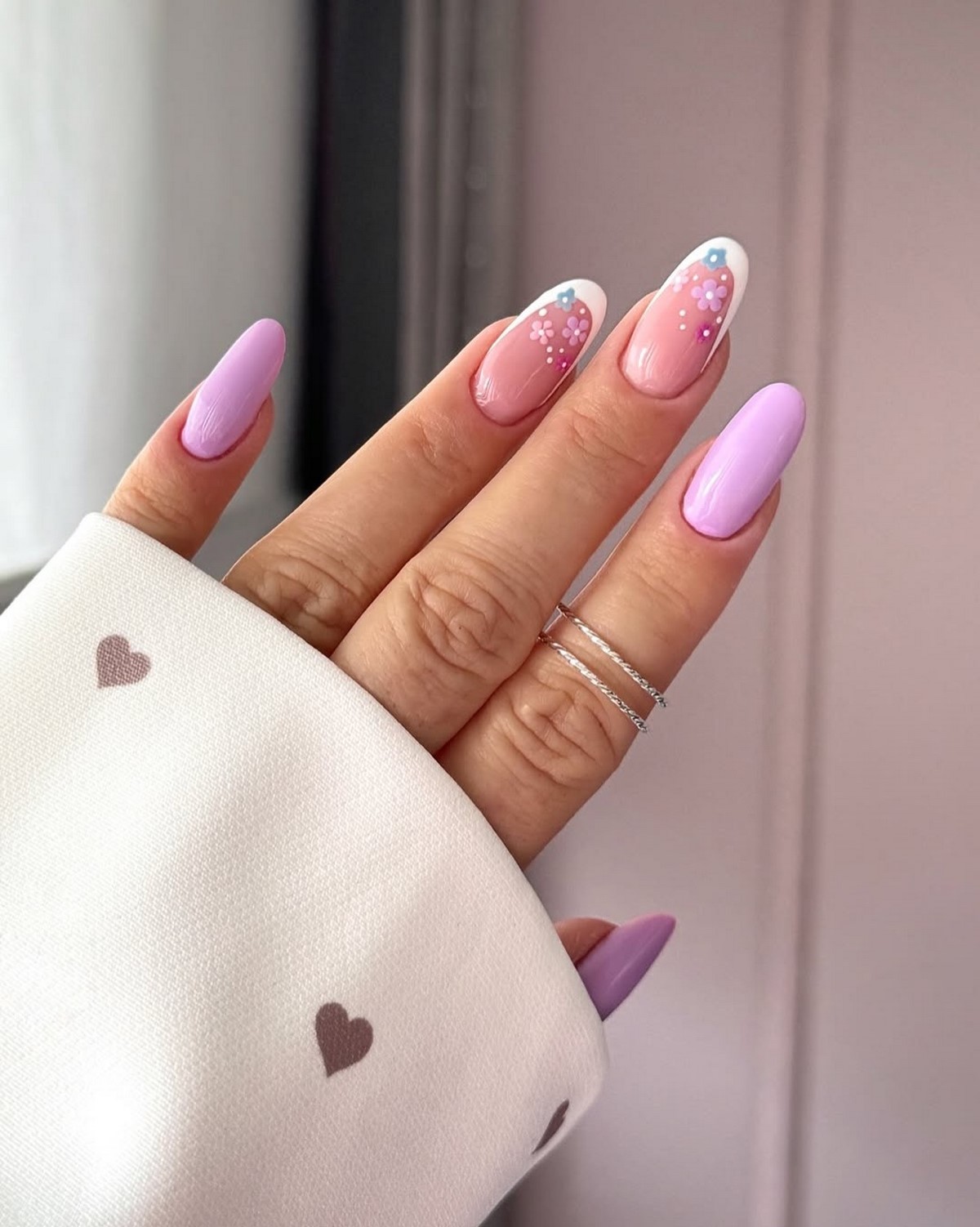 Лавандовый маникюр 2026: пастель, которая делает руки моложе