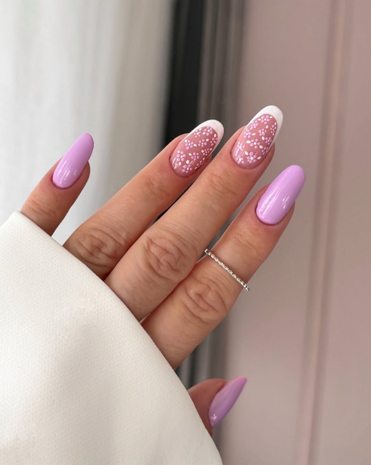 Лавандовый маникюр 2026: пастель, которая делает руки моложе