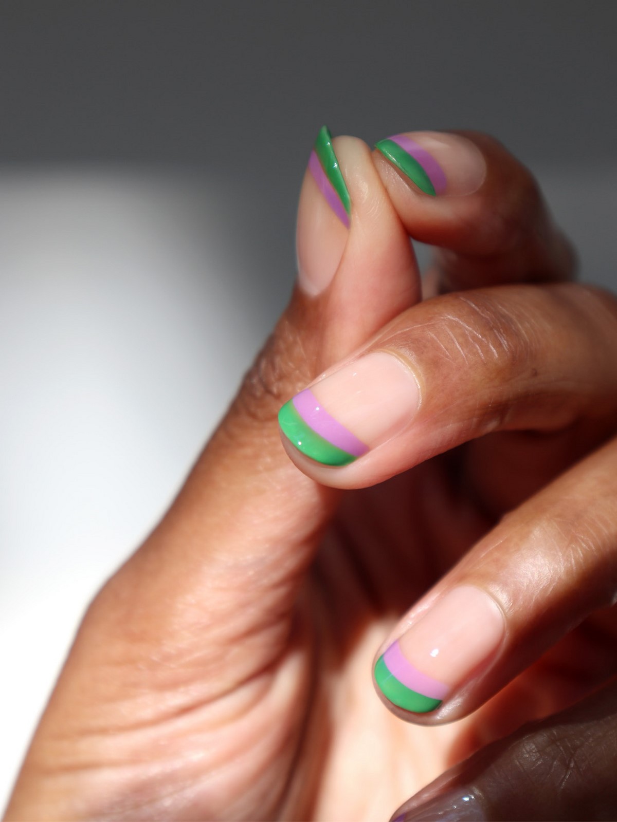 Лавандовый маникюр 2026: пастель, которая делает руки моложе