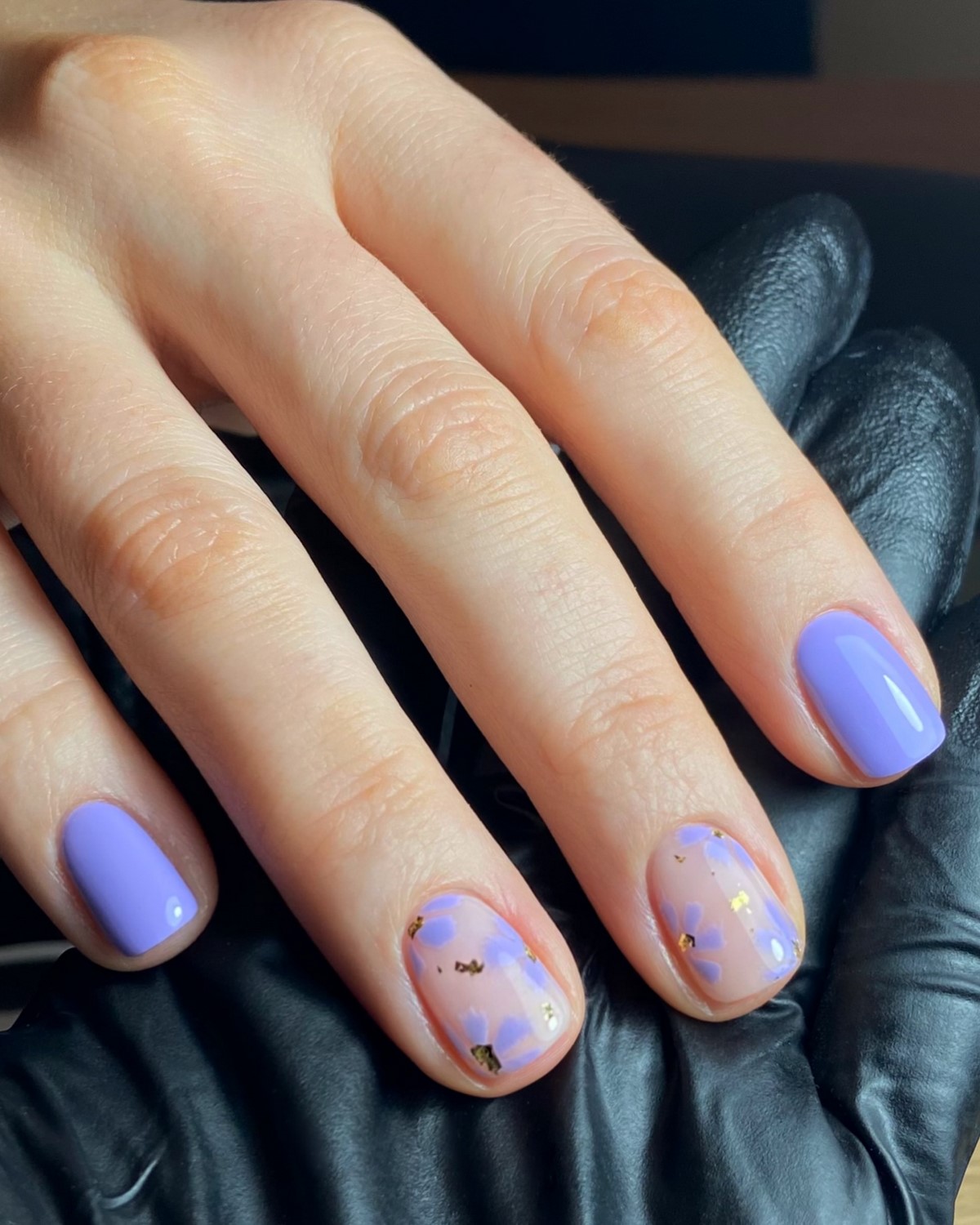 Лавандовый маникюр 2026: пастель, которая делает руки моложе
