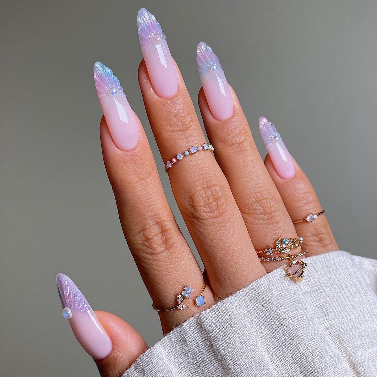 Лавандовый маникюр 2026: пастель, которая делает руки моложе