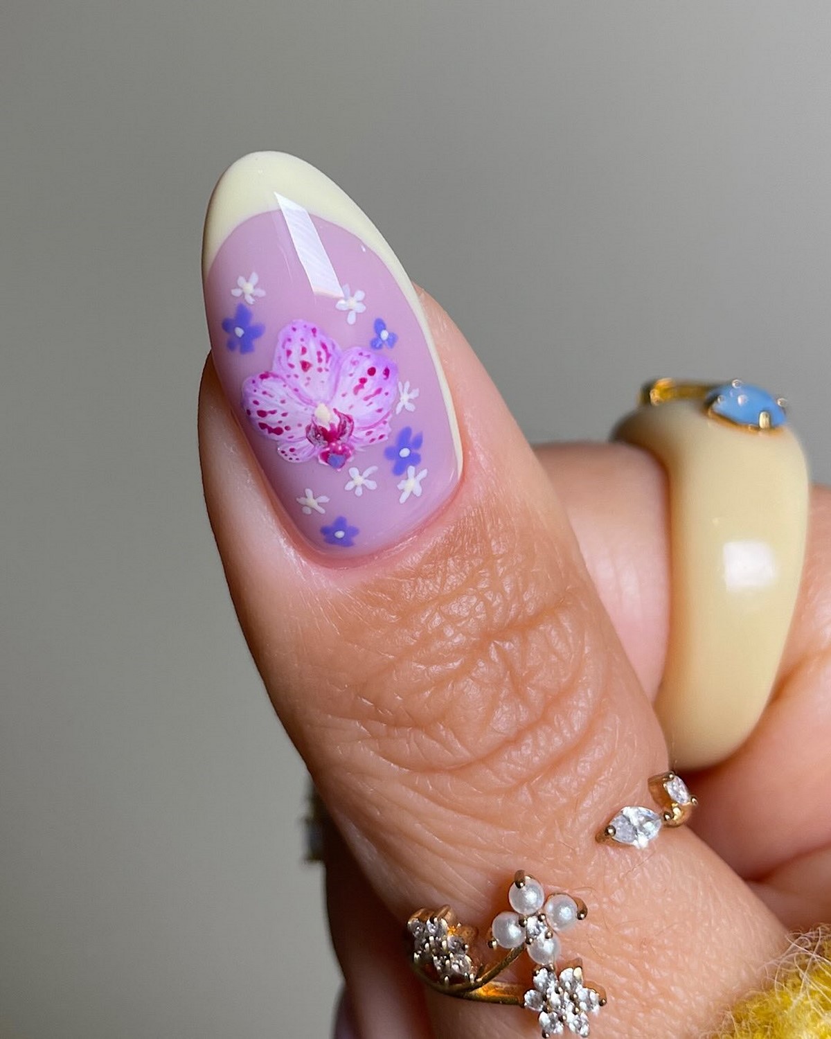 Лавандовый маникюр 2026: пастель, которая делает руки моложе