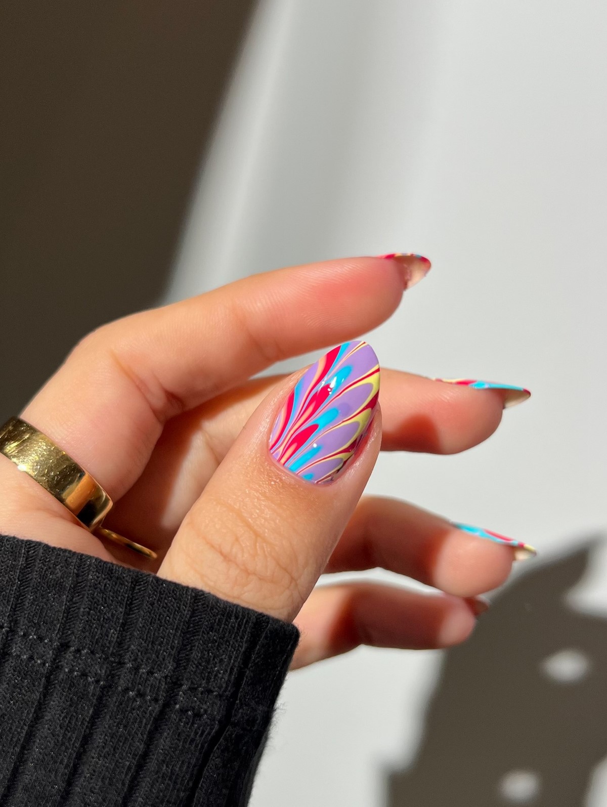 Лавандовый маникюр 2026: пастель, которая делает руки моложе