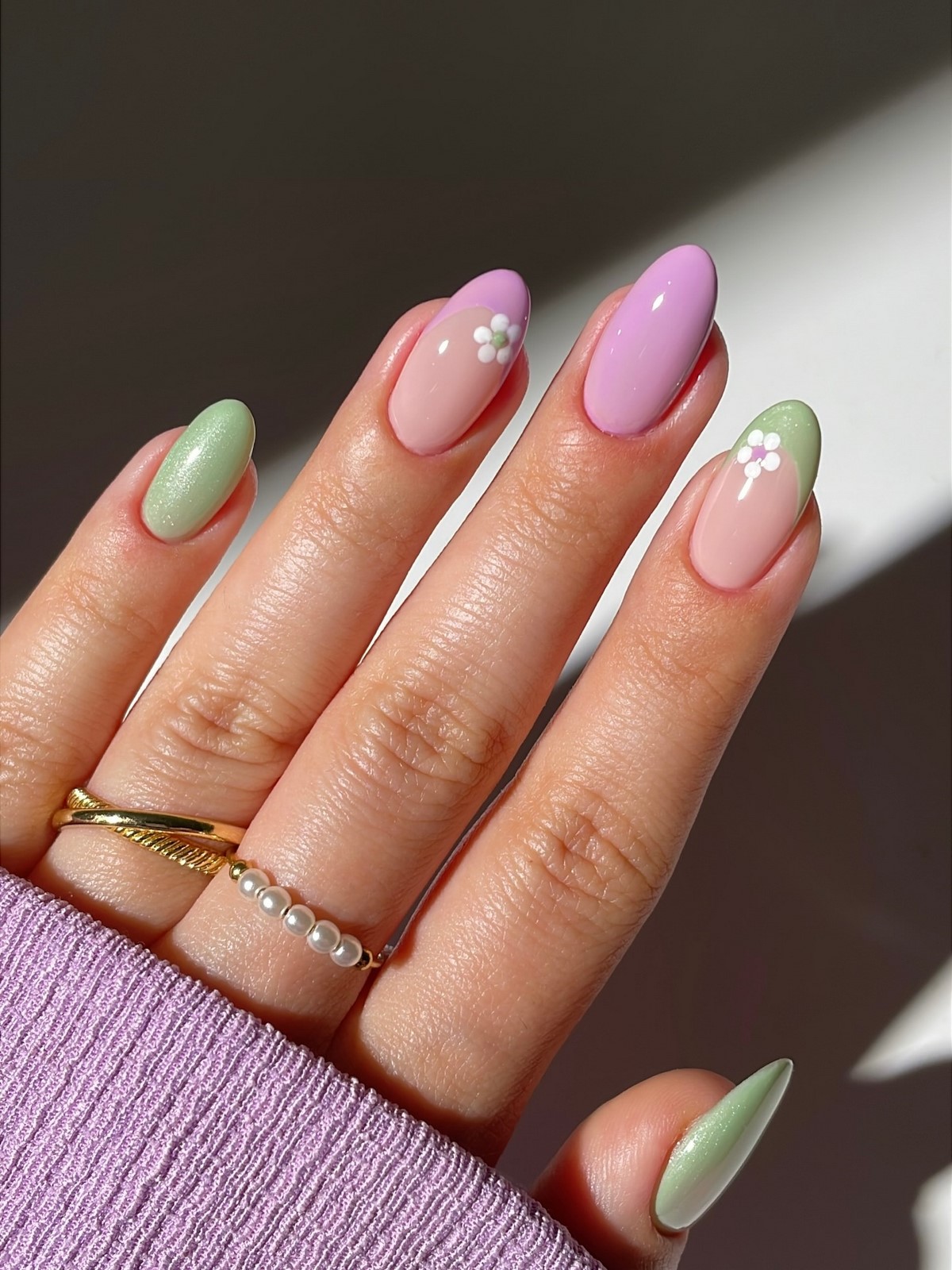 Лавандовый маникюр 2026: пастель, которая делает руки моложе