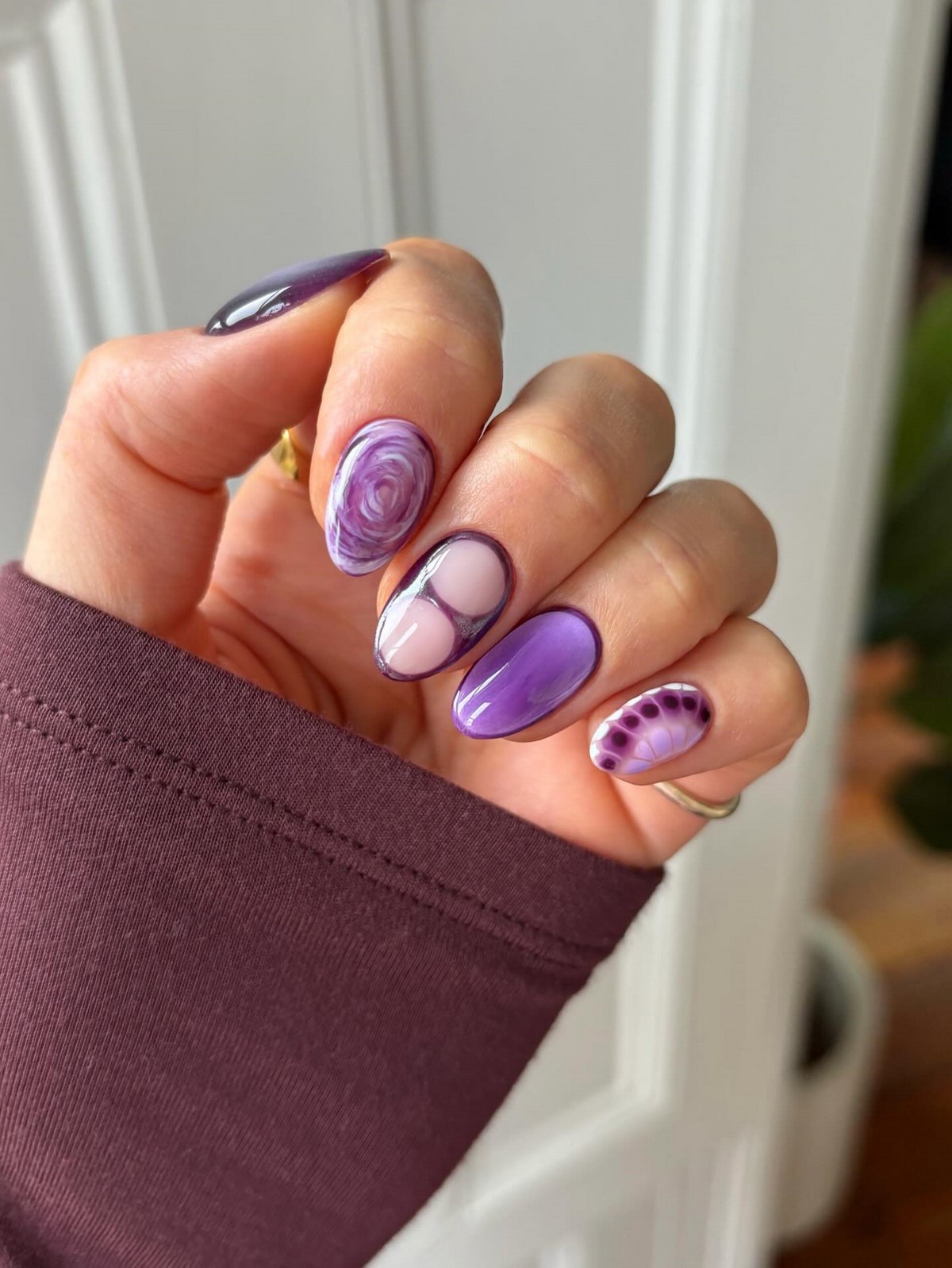 Лавандовый маникюр 2026: пастель, которая делает руки моложе