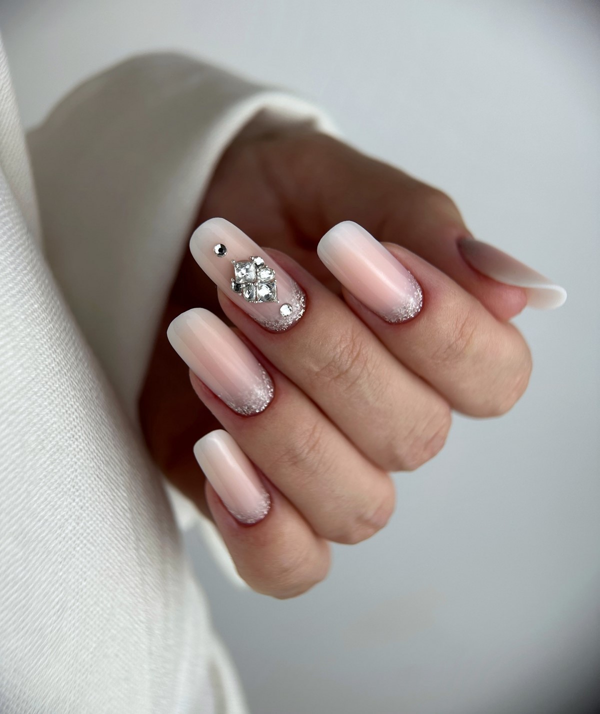 Маникюр весна 2026, который вытеснил классику: 10 трендов, от которых сложно отвести взгляд