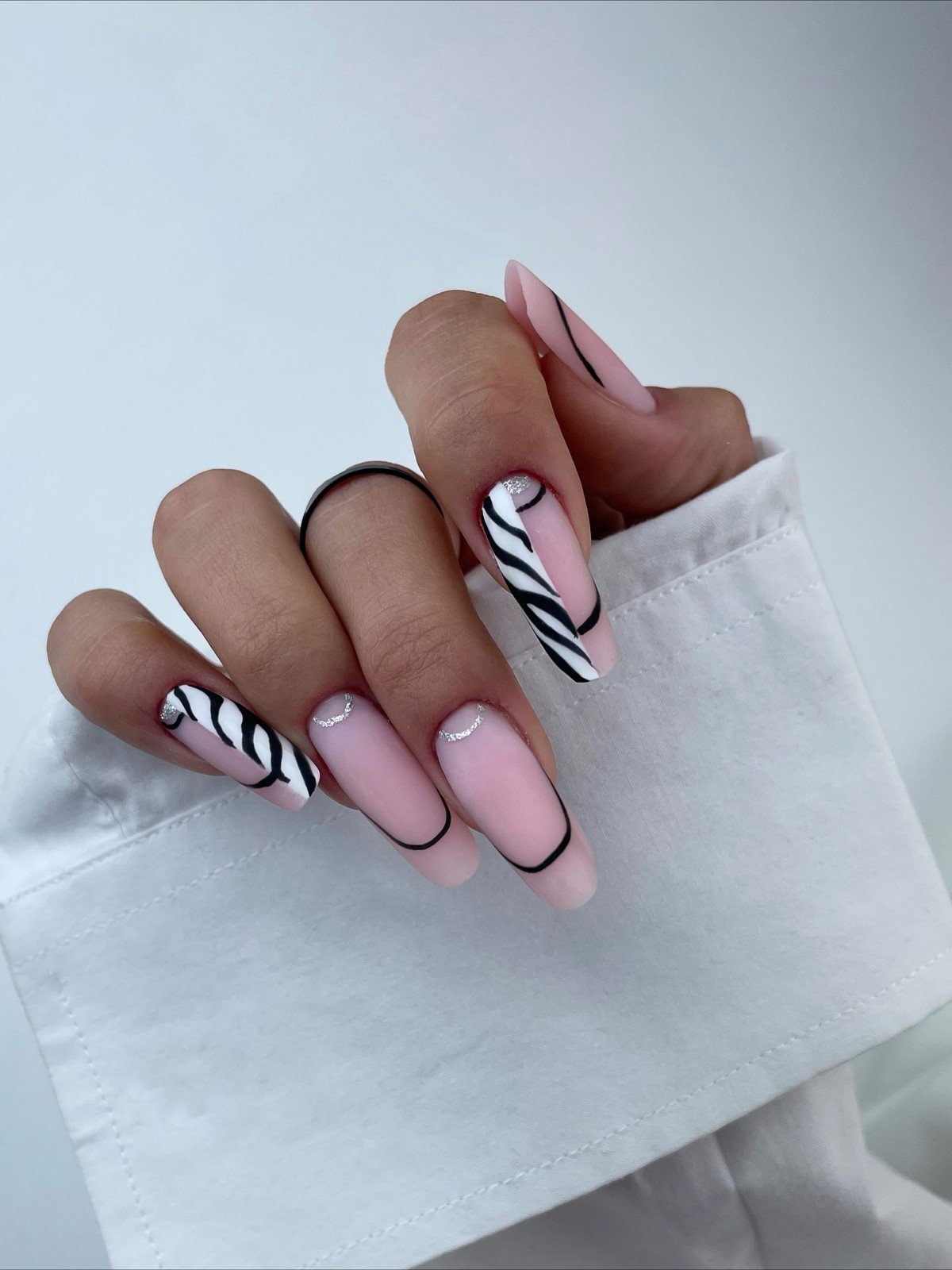 Маникюр весна 2026, который вытеснил классику: 10 трендов, от которых сложно отвести взгляд