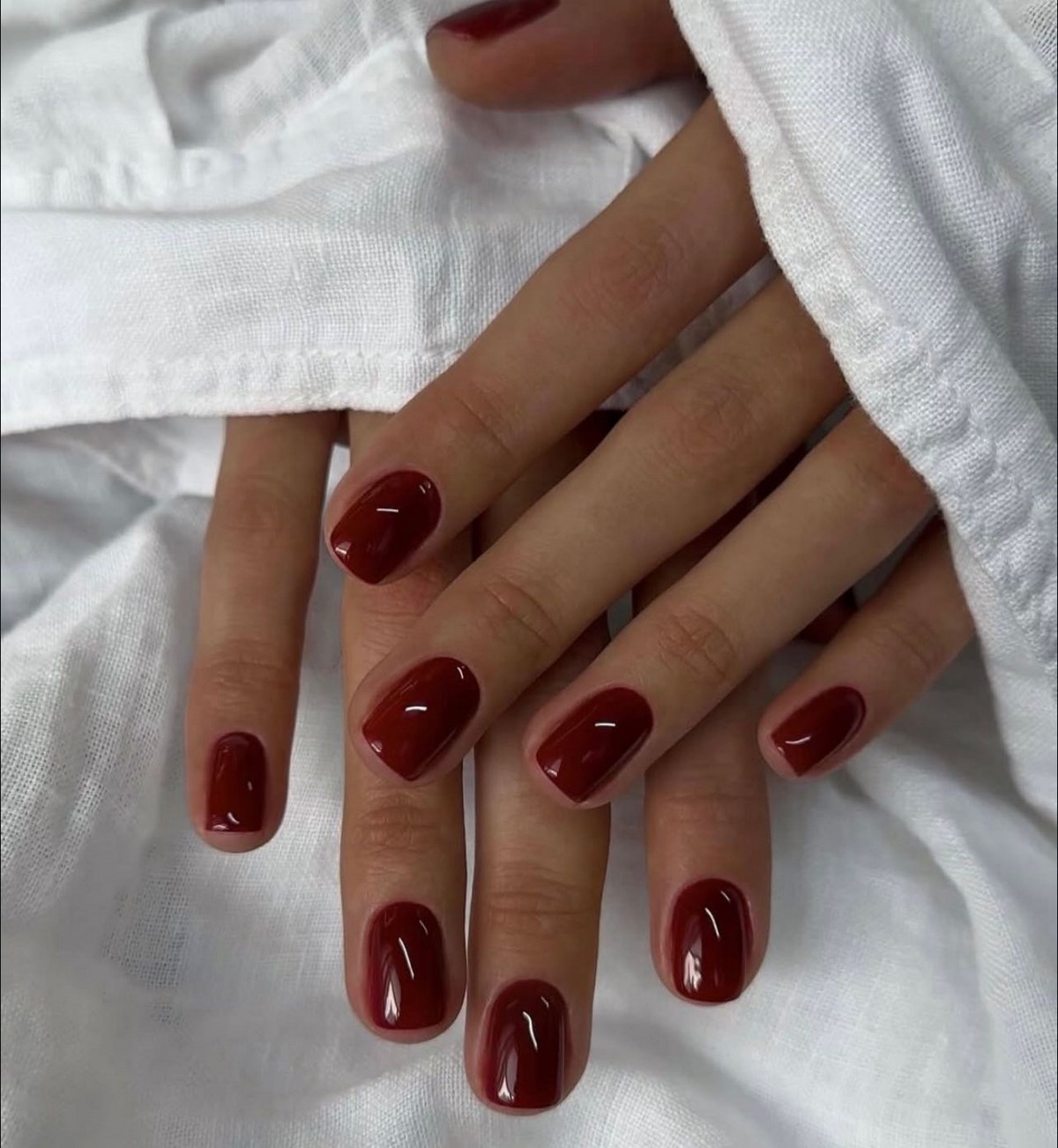 Маникюр весна 2026, который вытеснил классику: 10 трендов, от которых сложно отвести взгляд