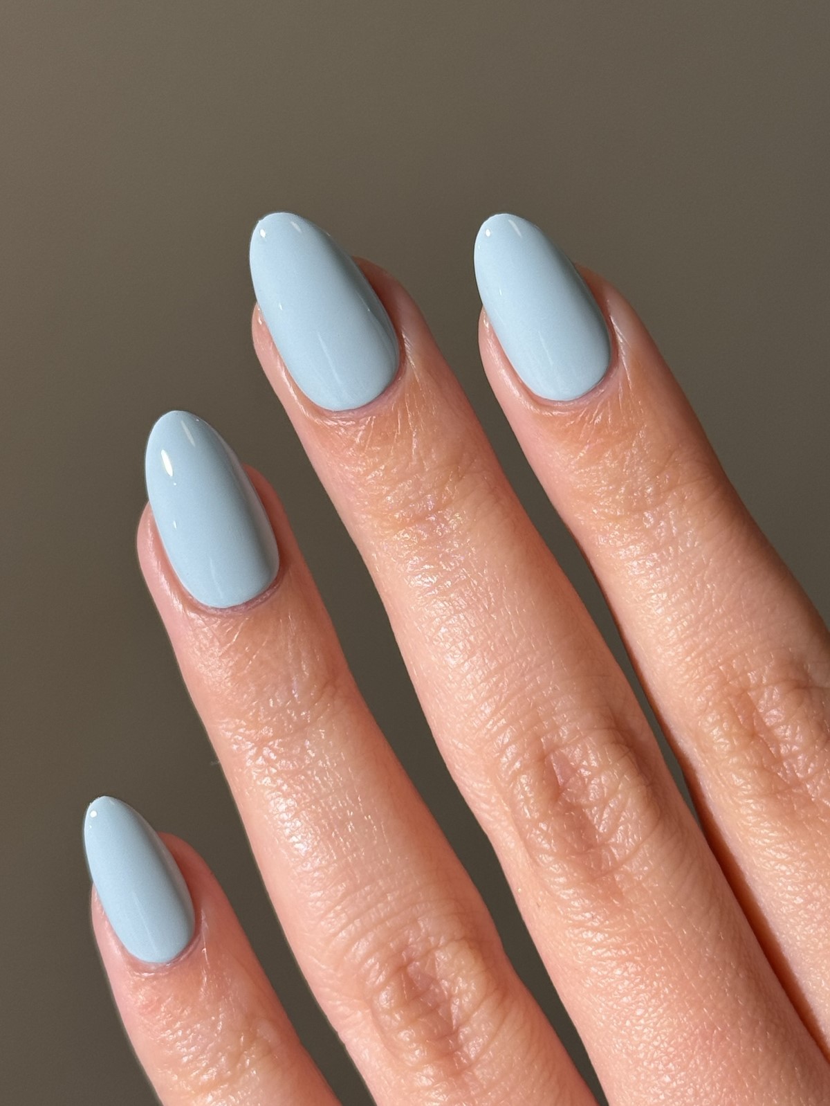 Маникюр весна 2026, который вытеснил классику: 10 трендов, от которых сложно отвести взгляд