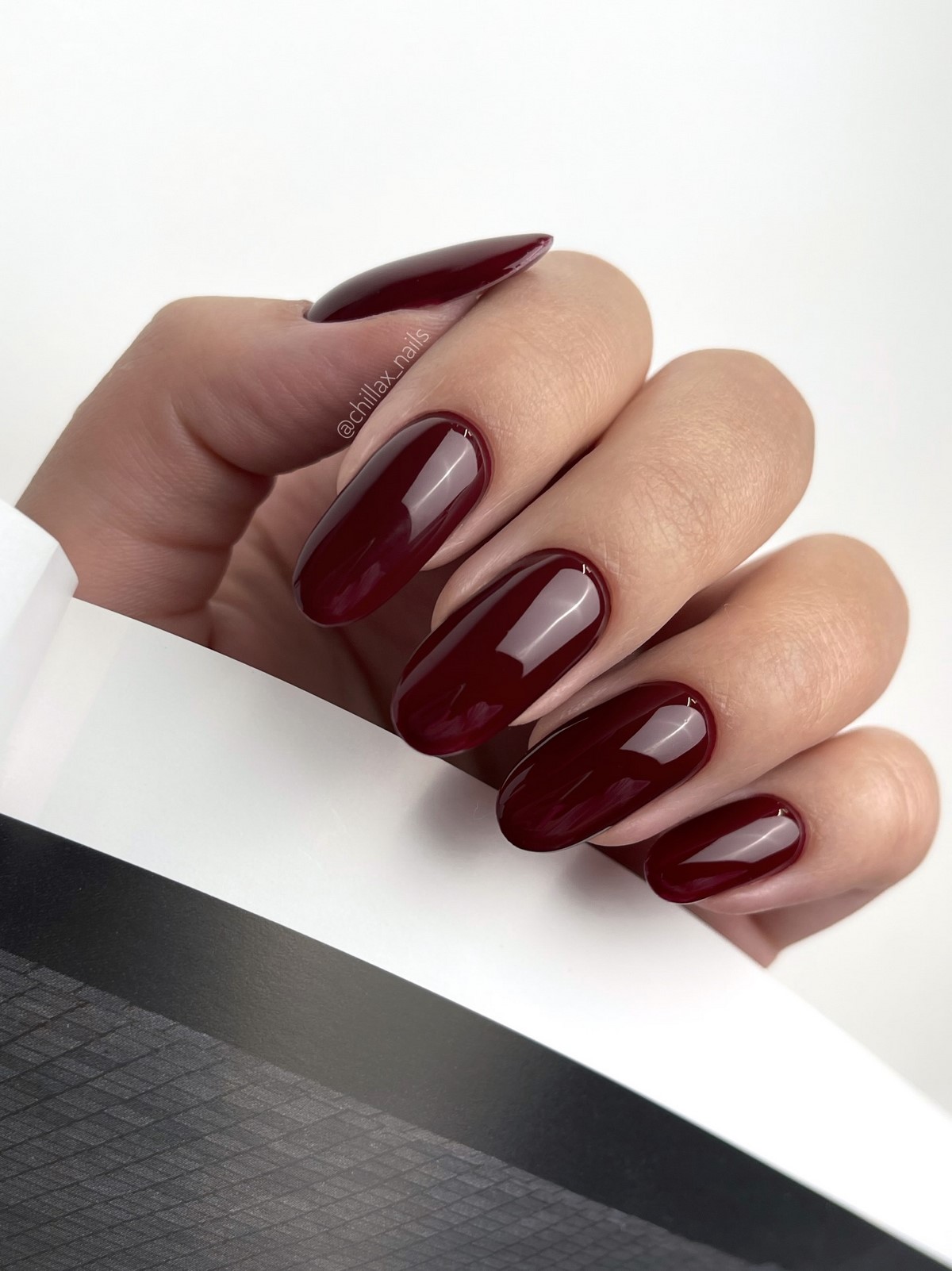 Маникюр весна 2026, который вытеснил классику: 10 трендов, от которых сложно отвести взгляд