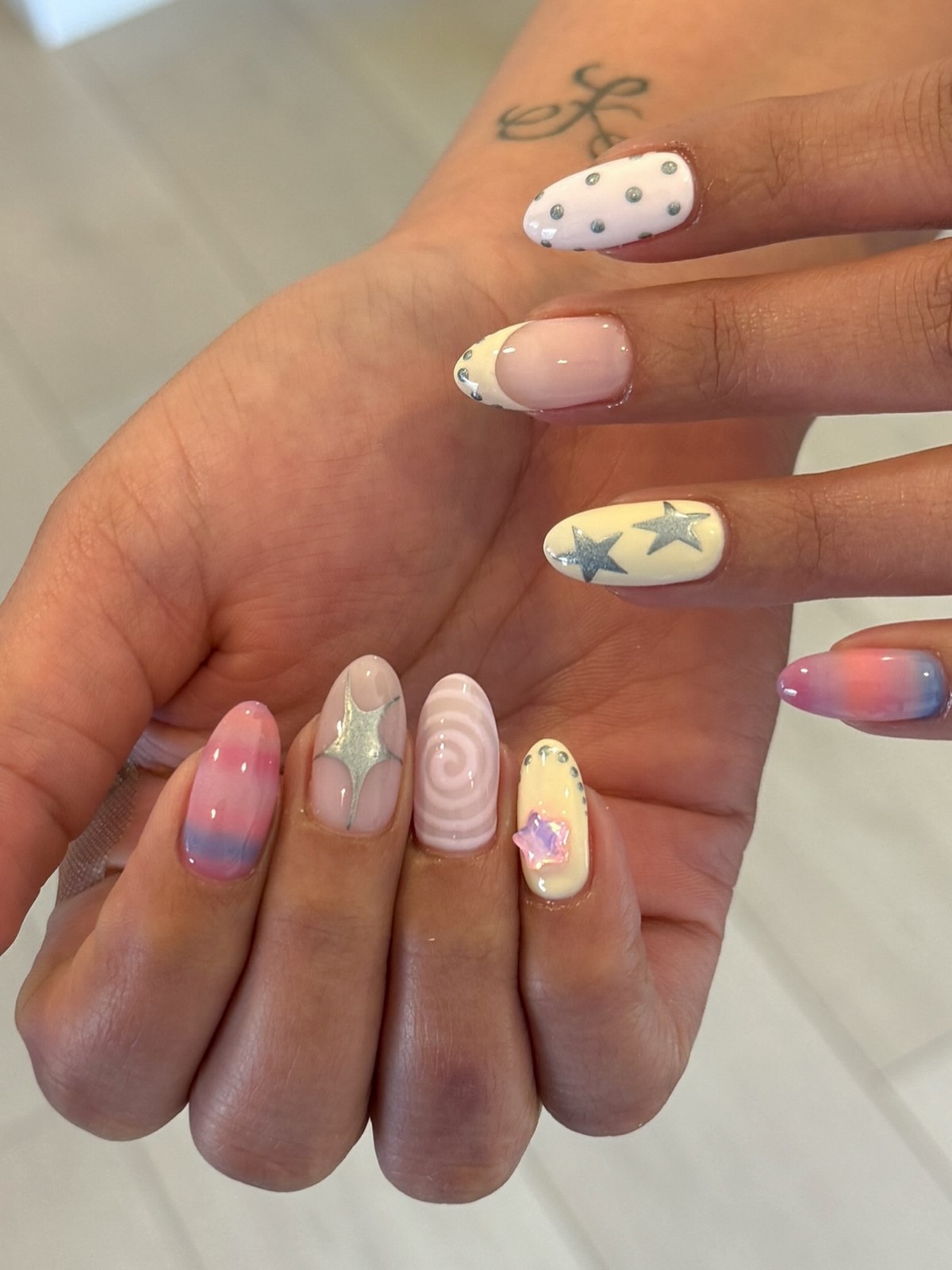 Модный пастельный маникюр весна 2026: самые свежие оттенки сезона