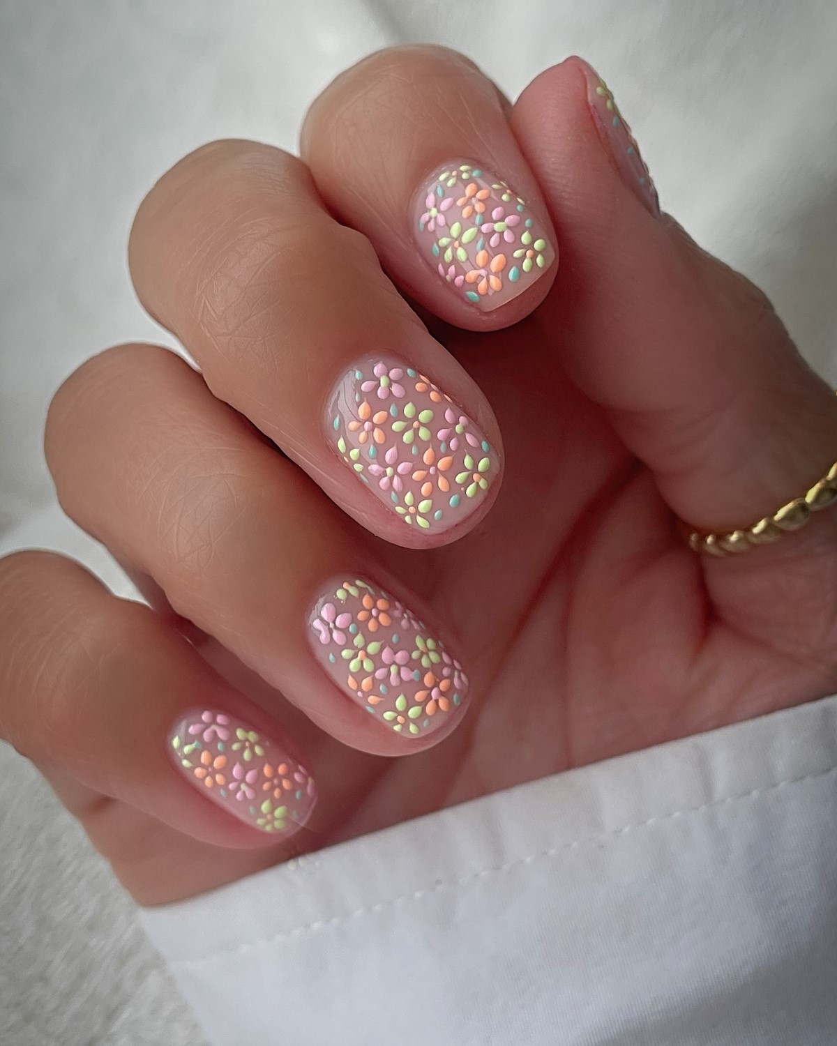 Овальные ногти весны: аккуратная форма, которая подходит почти всем