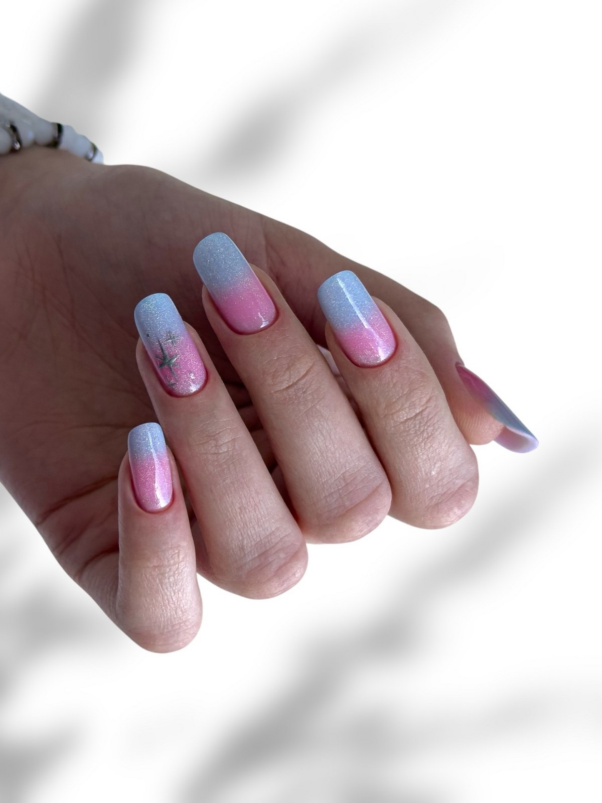 Овальные ногти весны: аккуратная форма, которая подходит почти всем