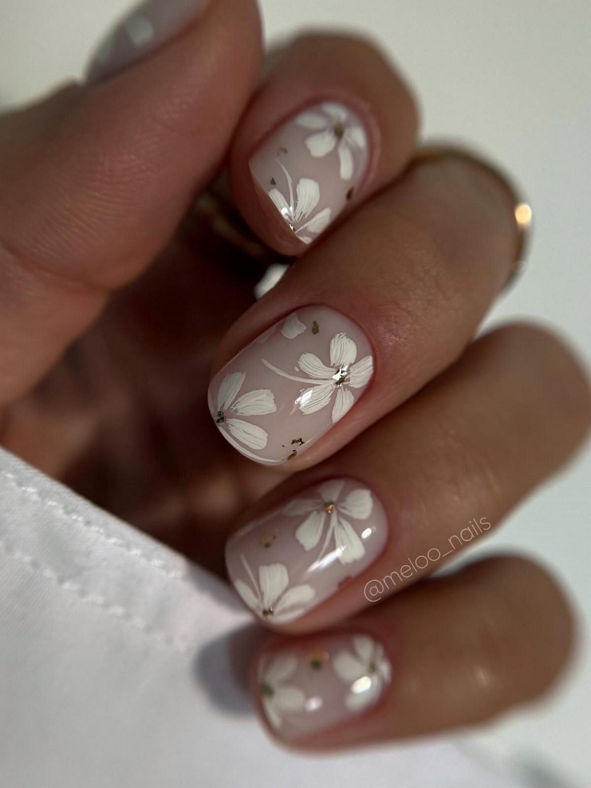 Овальные ногти весны: аккуратная форма, которая подходит почти всем