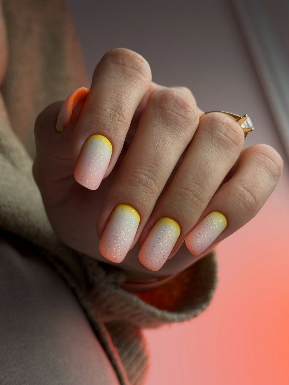 Овальные ногти весны: аккуратная форма, которая подходит почти всем