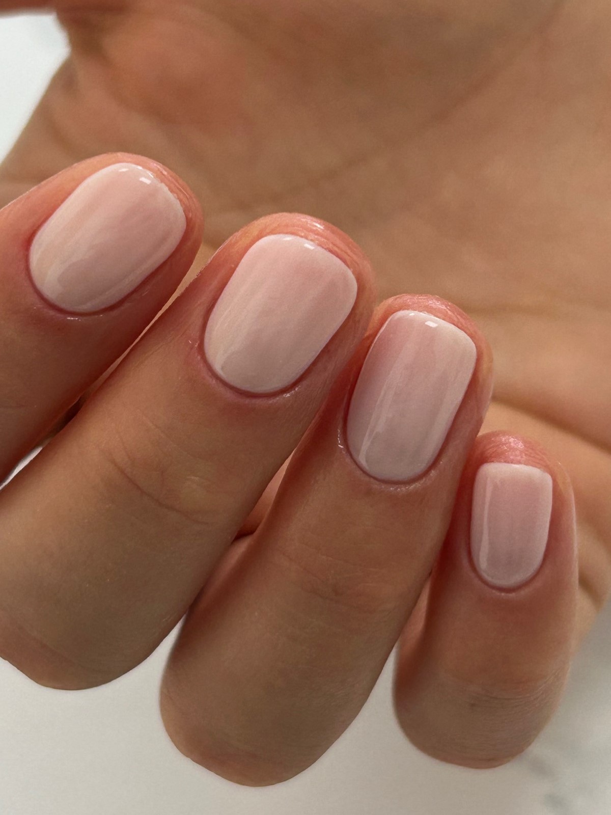 Овальные ногти весны: аккуратная форма, которая подходит почти всем