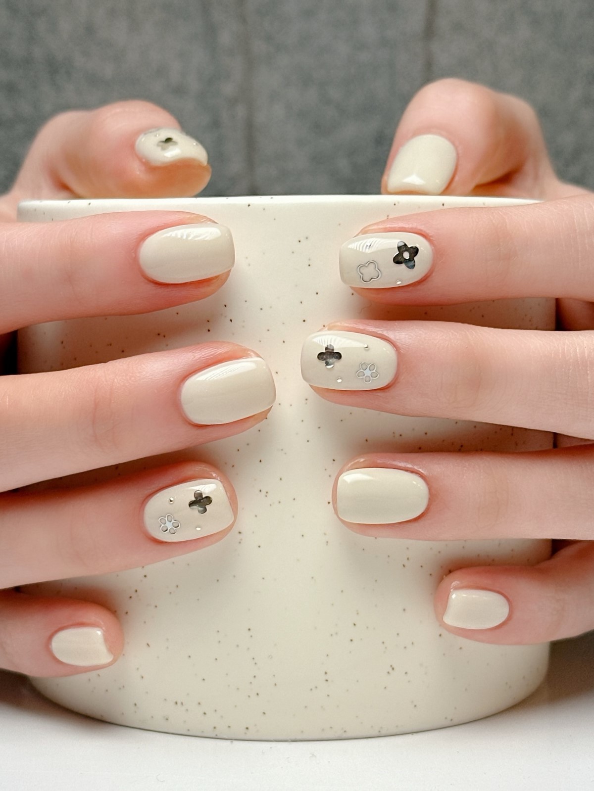 Овальные ногти весны: аккуратная форма, которая подходит почти всем