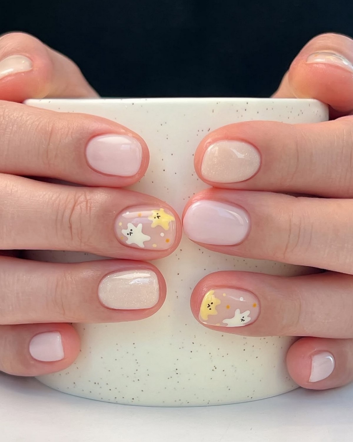 Овальные ногти весны: аккуратная форма, которая подходит почти всем