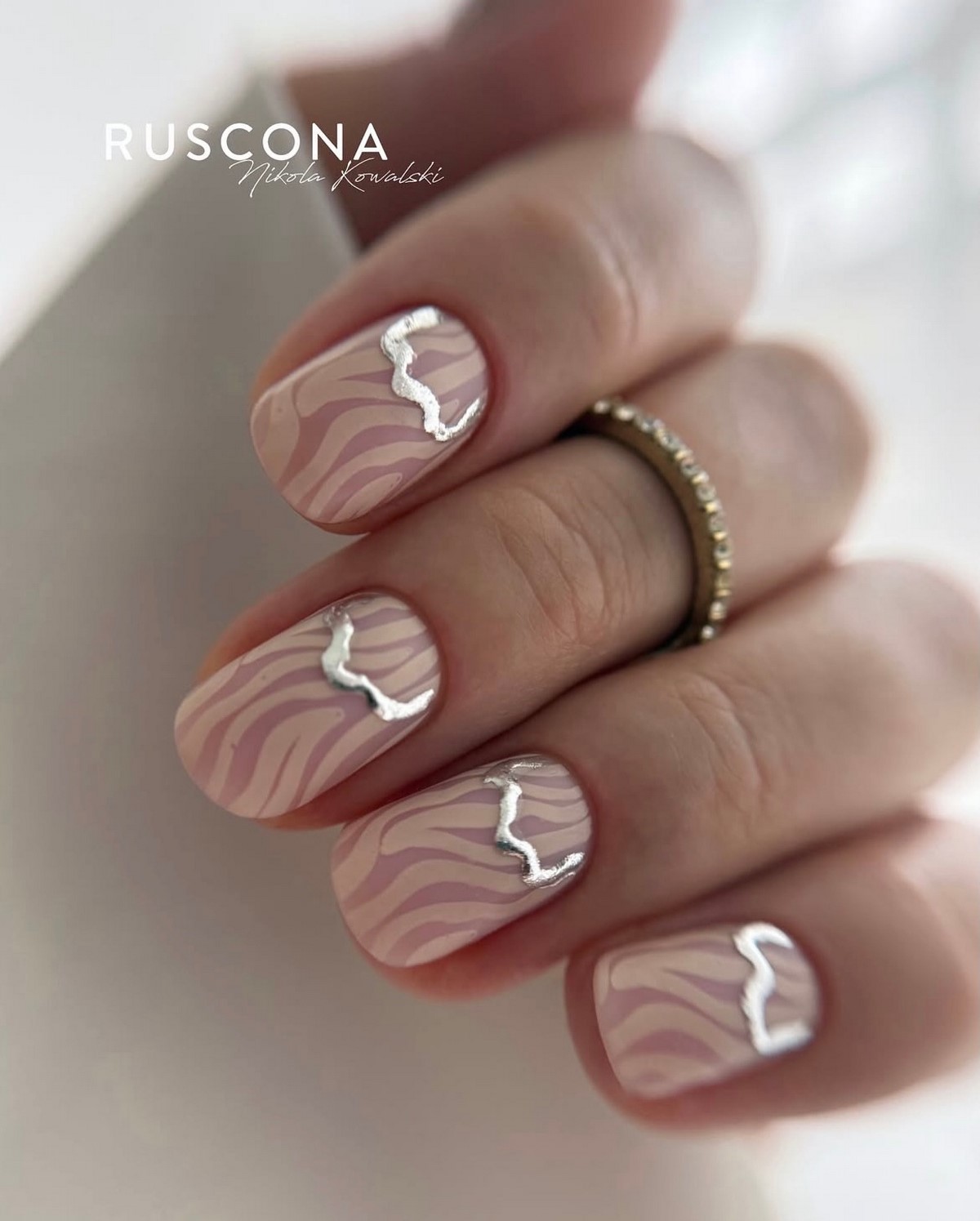 Овальные ногти весны: аккуратная форма, которая подходит почти всем