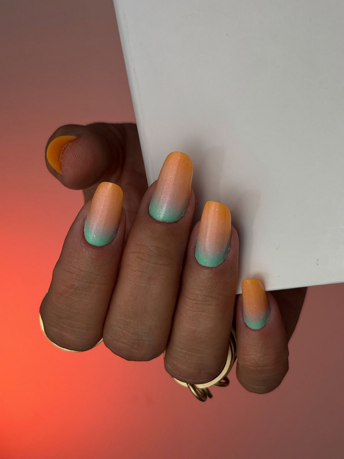 Овальные ногти весны: аккуратная форма, которая подходит почти всем