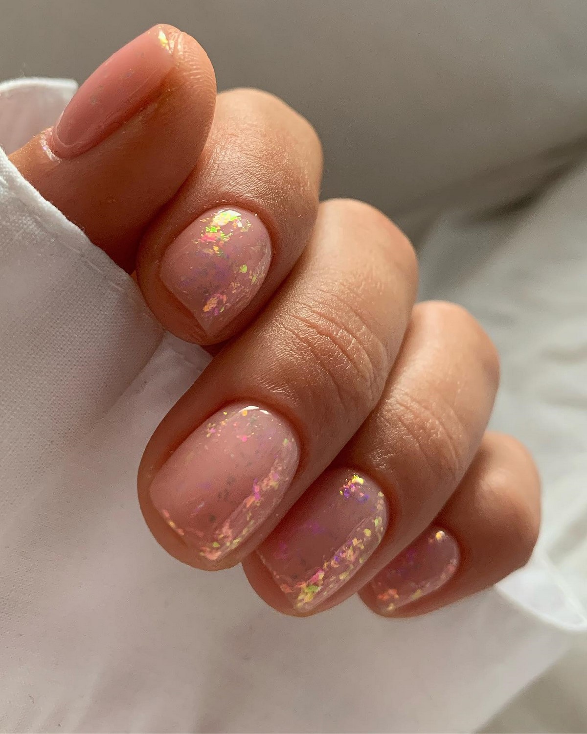 Овальные ногти весны: аккуратная форма, которая подходит почти всем