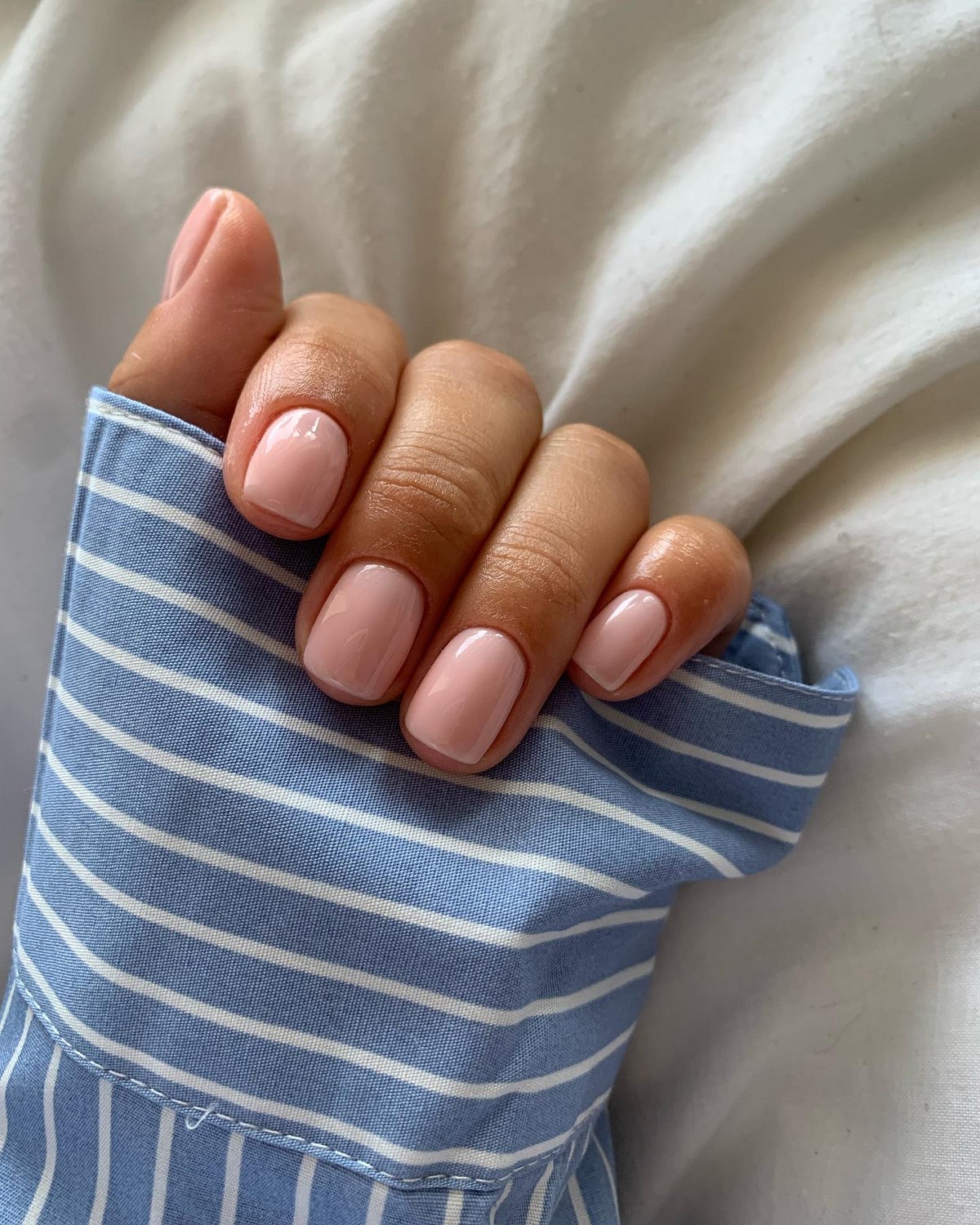 Овальные ногти весны: аккуратная форма, которая подходит почти всем