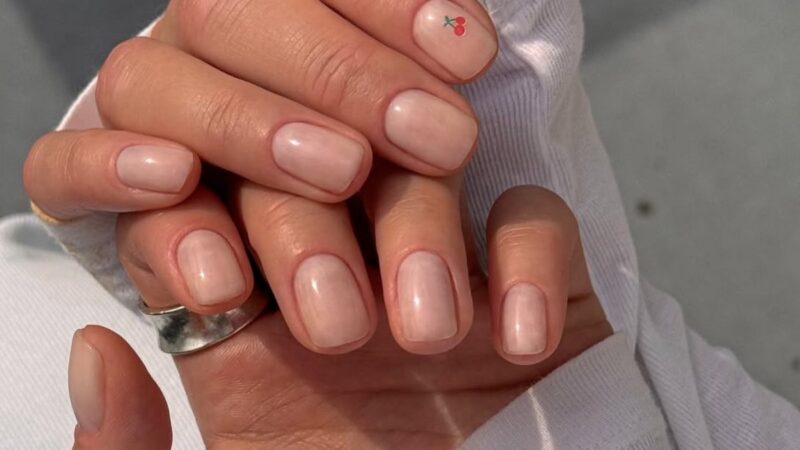 Маникюр, который выглядит аккуратно даже через 2 недели