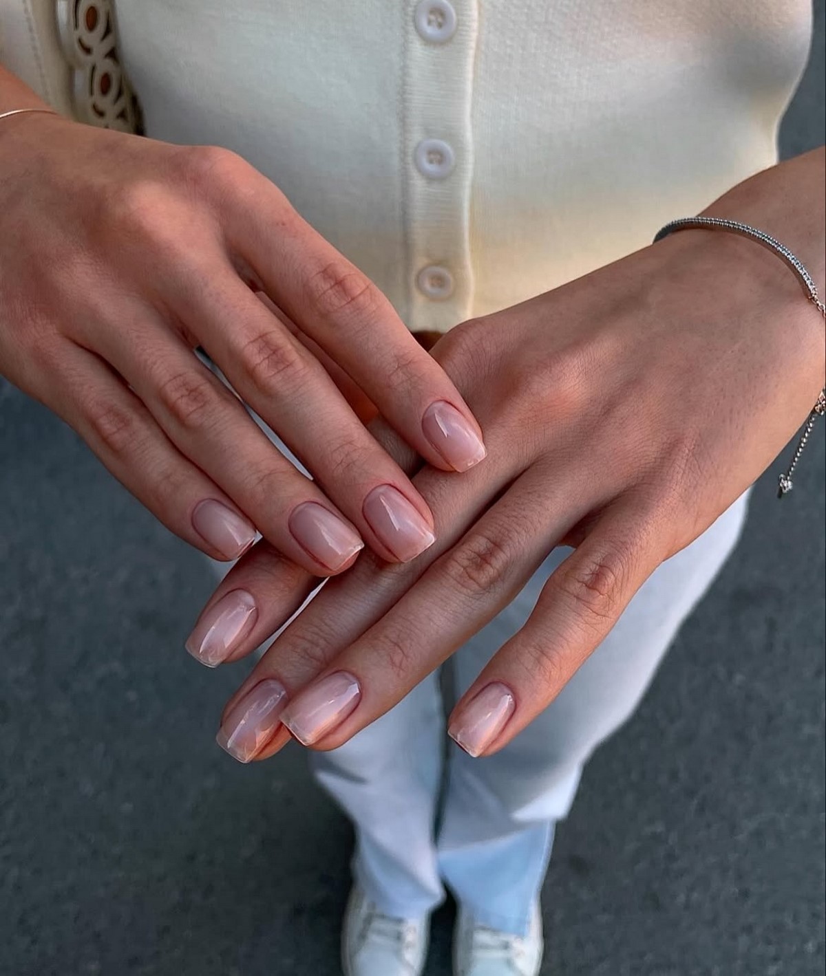 Маникюр, который выглядит аккуратно даже через 2 недели