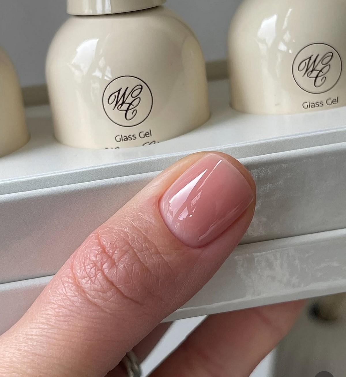 Маникюр, который выглядит аккуратно даже через 2 недели