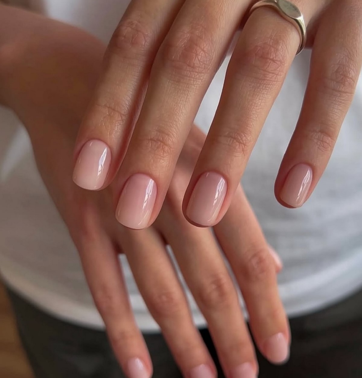 Маникюр, который выглядит аккуратно даже через 2 недели