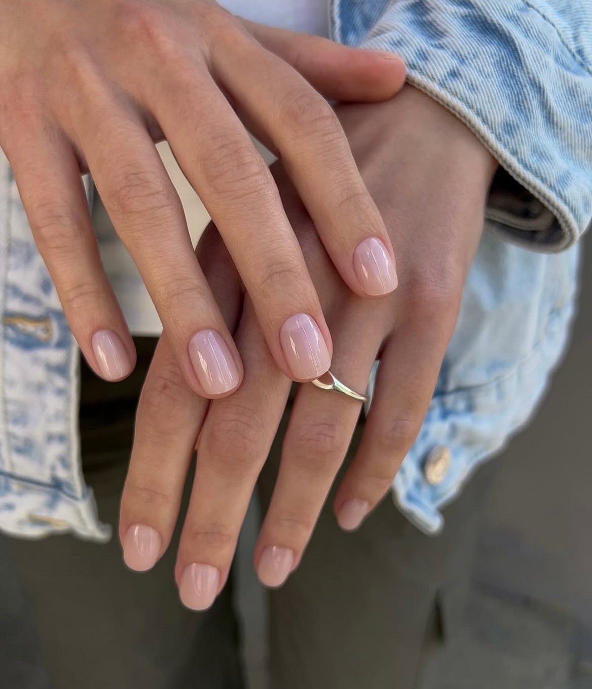 Маникюр с эффектом чистых ногтей, который выбирают чаще всего