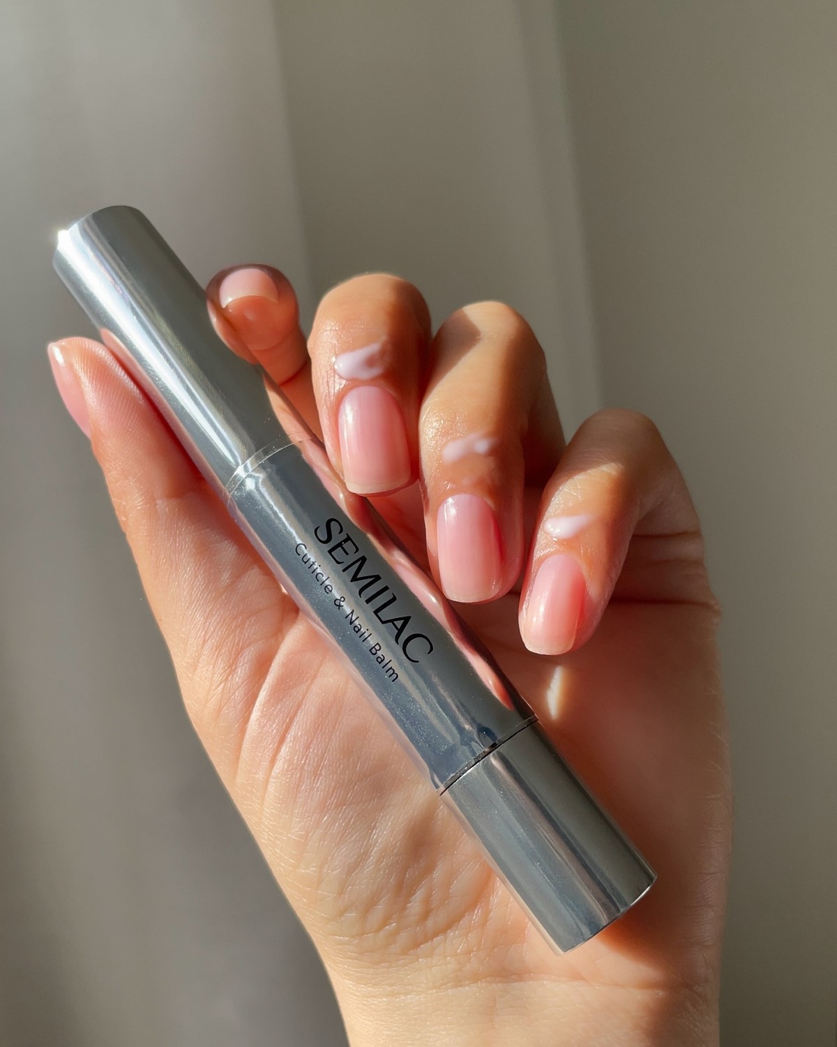 Маникюр с эффектом чистых ногтей, который выбирают чаще всего