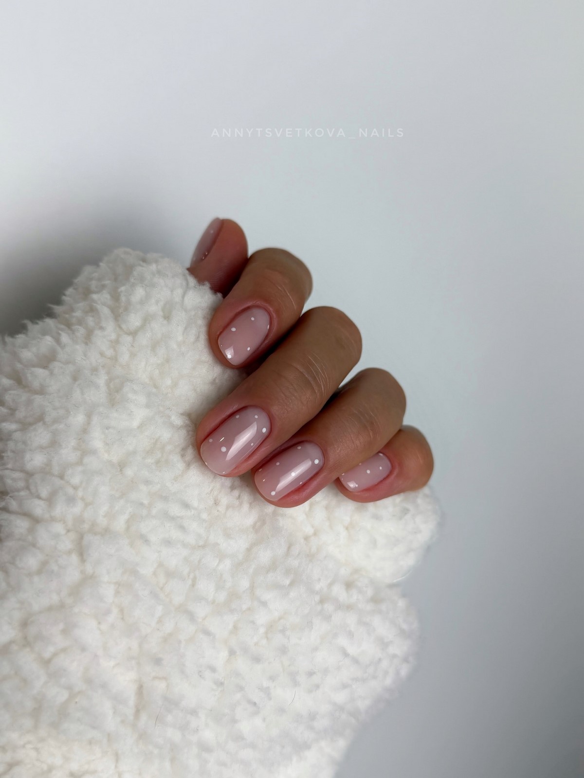 Маникюр, который выглядит аккуратно даже через 2 недели