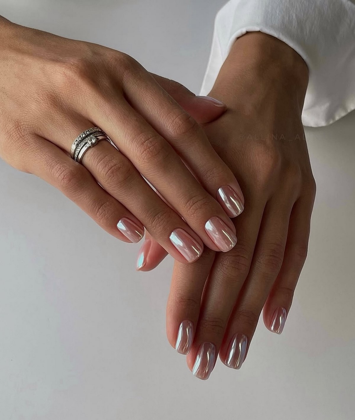 Маникюр, который выглядит аккуратно даже через 2 недели