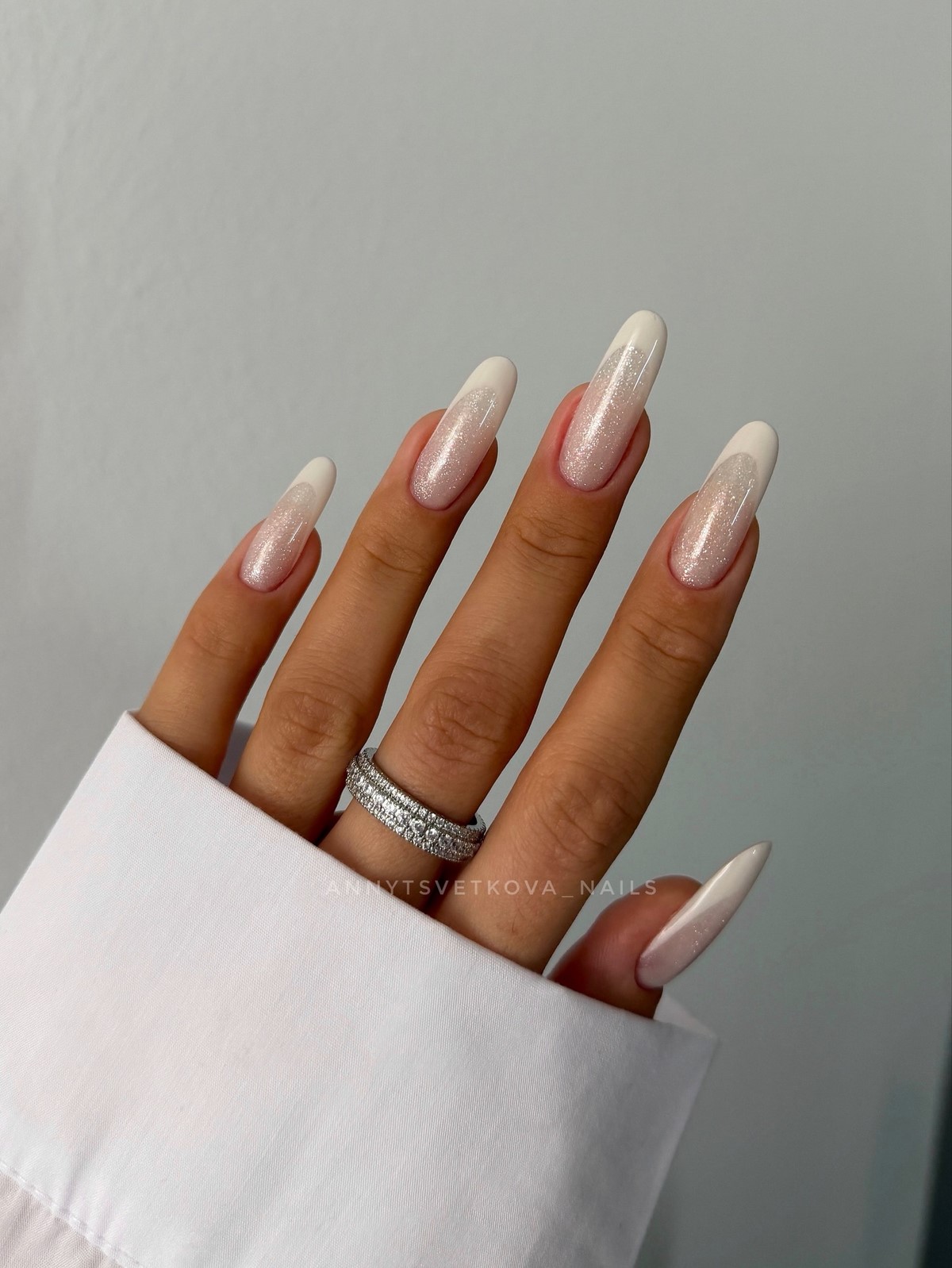 Маникюр с эффектом чистых ногтей, который выбирают чаще всего