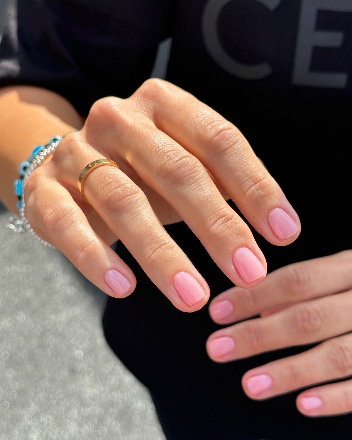 Маникюр с эффектом чистых ногтей, который выбирают чаще всего