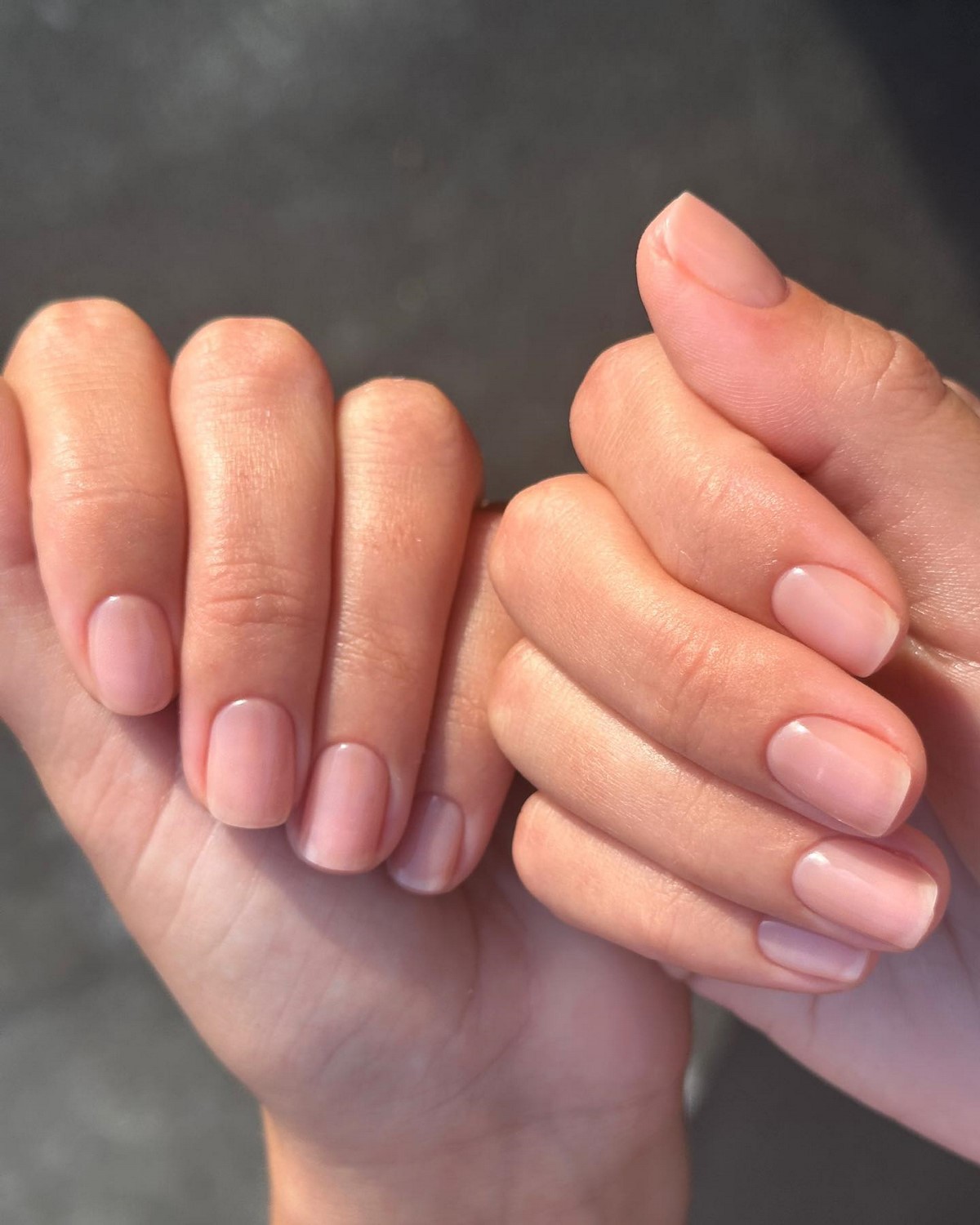 Маникюр с эффектом чистых ногтей, который выбирают чаще всего