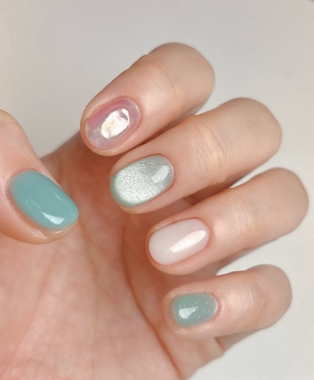 Маникюр 2026 с мягким перламутровым эффектом на ногтях